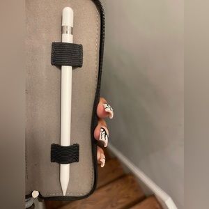 Apple Pencil 1st Generation (will include charger adapter and extra tips)
